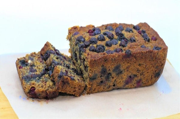 Cake de plátano-quinua y arándanos